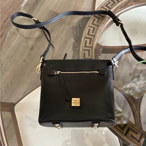 🖤🖤DOONEY & BOURKE SMALL SAFFIANO LEATHER BLACK CROSSBODY BAG!🖤🖤 - Picture 5 of 8